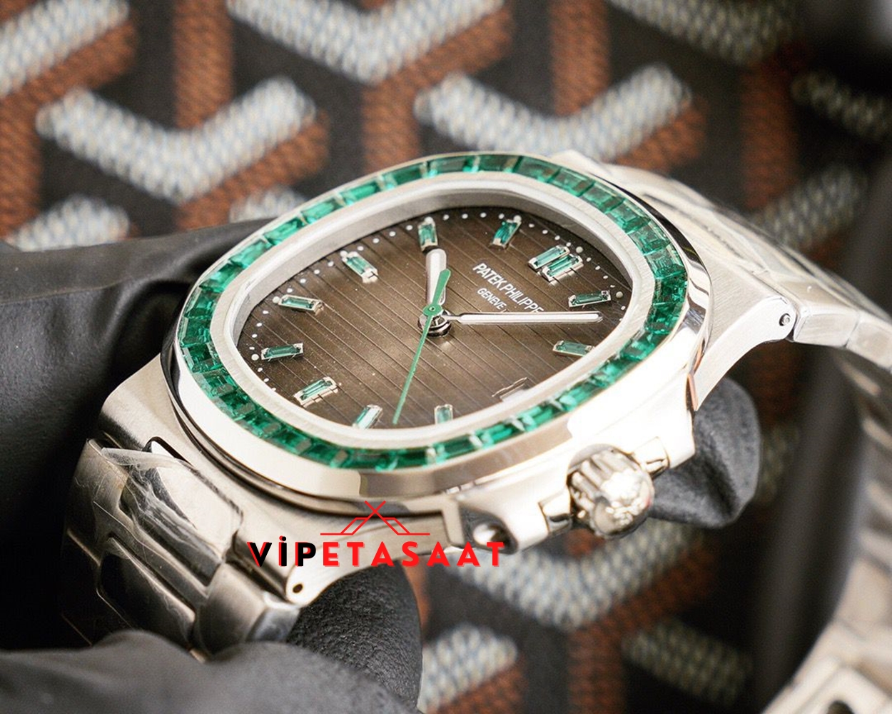 Patek Philippe Nautilus Ladies Kahve Bezel Yeşil Taşlı